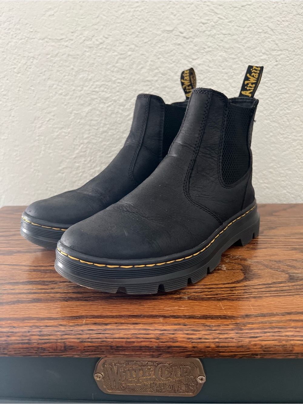 Dr. Martens EMBURY Leather Casual Chelsea Boots Women’s 7